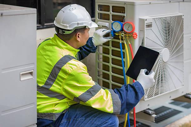 Professional Hvac technician working in Bridgeview, IL